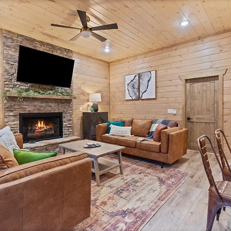 Mins To Gburg Sleeps 8 Hot Tub Arcade Area Pool Villa Gatlinburg Bagian luar foto