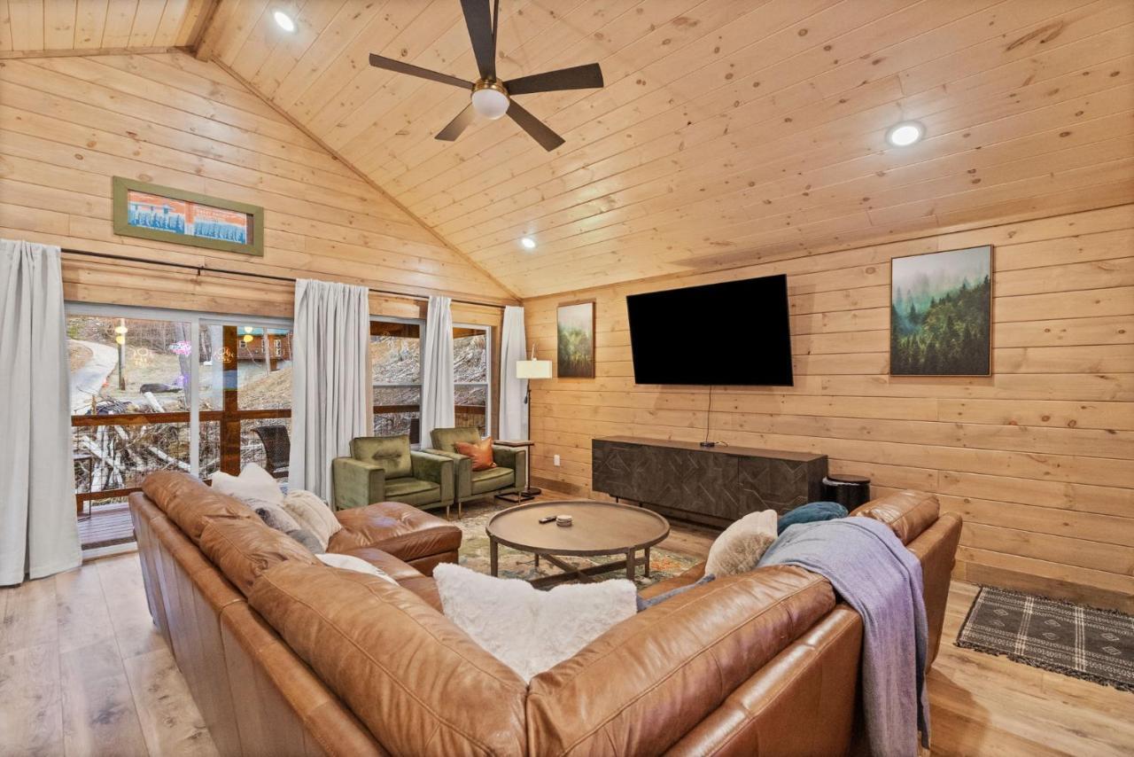 Mins To Gburg Sleeps 8 Hot Tub Arcade Area Pool Villa Gatlinburg Bagian luar foto