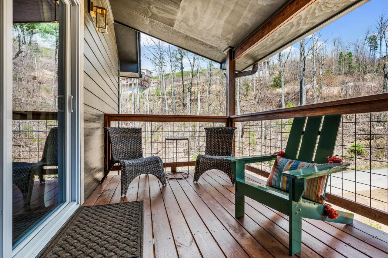 Mins To Gburg Sleeps 8 Hot Tub Arcade Area Pool Villa Gatlinburg Bagian luar foto