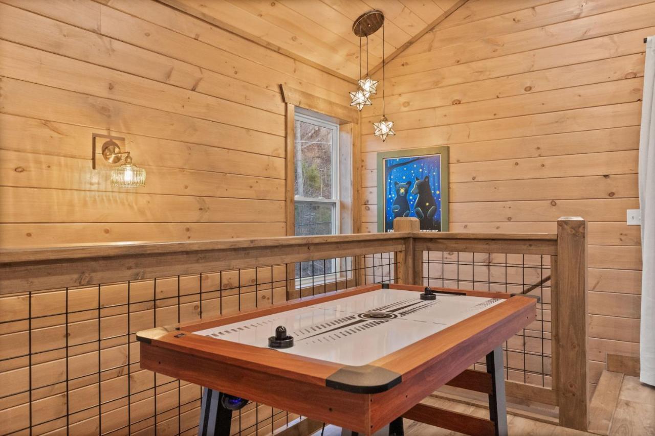 Mins To Gburg Sleeps 8 Hot Tub Arcade Area Pool Villa Gatlinburg Bagian luar foto