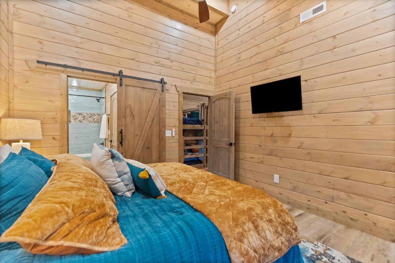 Mins To Gburg Sleeps 8 Hot Tub Arcade Area Pool Villa Gatlinburg Bagian luar foto