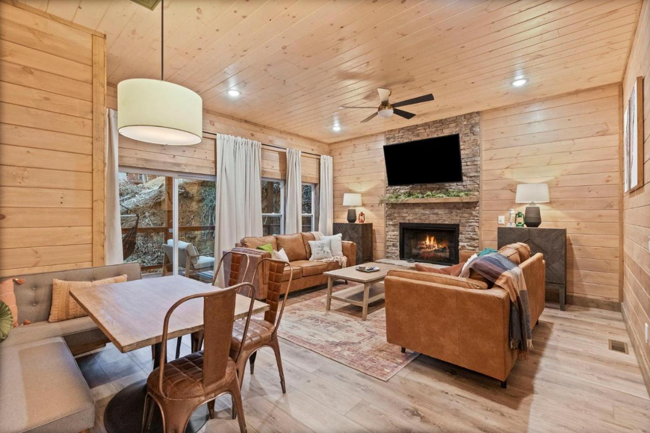 Mins To Gburg Sleeps 8 Hot Tub Arcade Area Pool Villa Gatlinburg Bagian luar foto