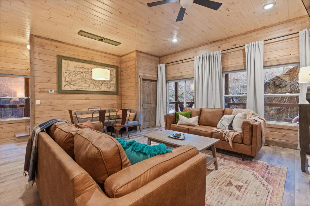 Mins To Gburg Sleeps 8 Hot Tub Arcade Area Pool Villa Gatlinburg Bagian luar foto