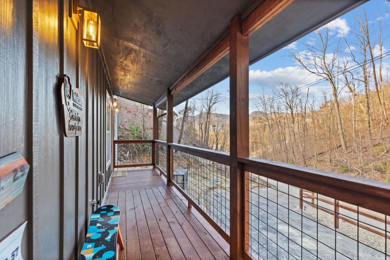 Mins To Gburg Sleeps 8 Hot Tub Arcade Area Pool Villa Gatlinburg Bagian luar foto